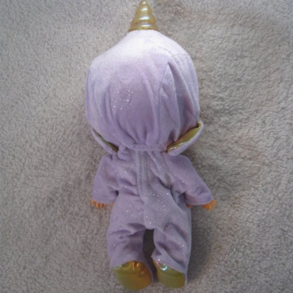 Cry Babies Narvie Doll - Picture 2 of 3